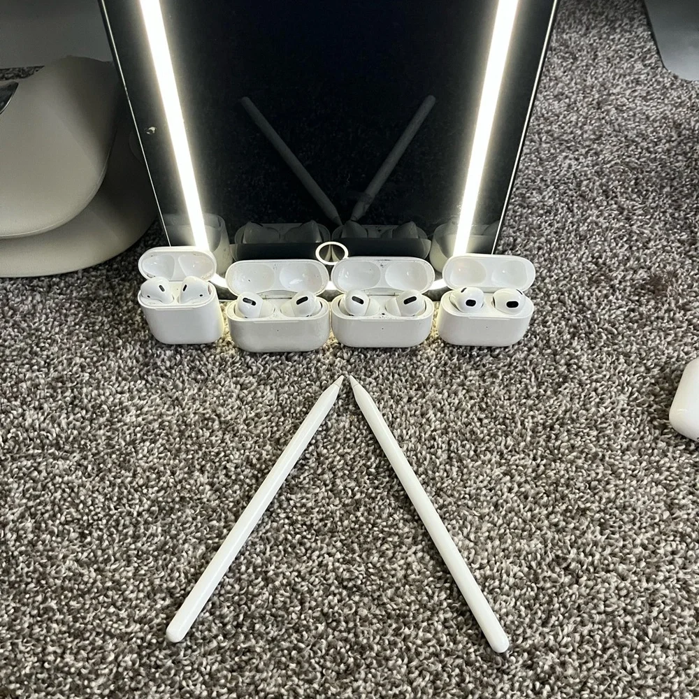 Apple airpods lot